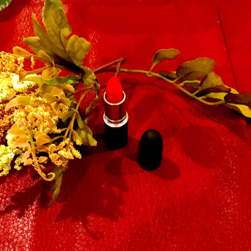 MAC POWDER KISS LIPSTICK /Color: #303 STYLE SHOCKED! NEW -Regular Size… …